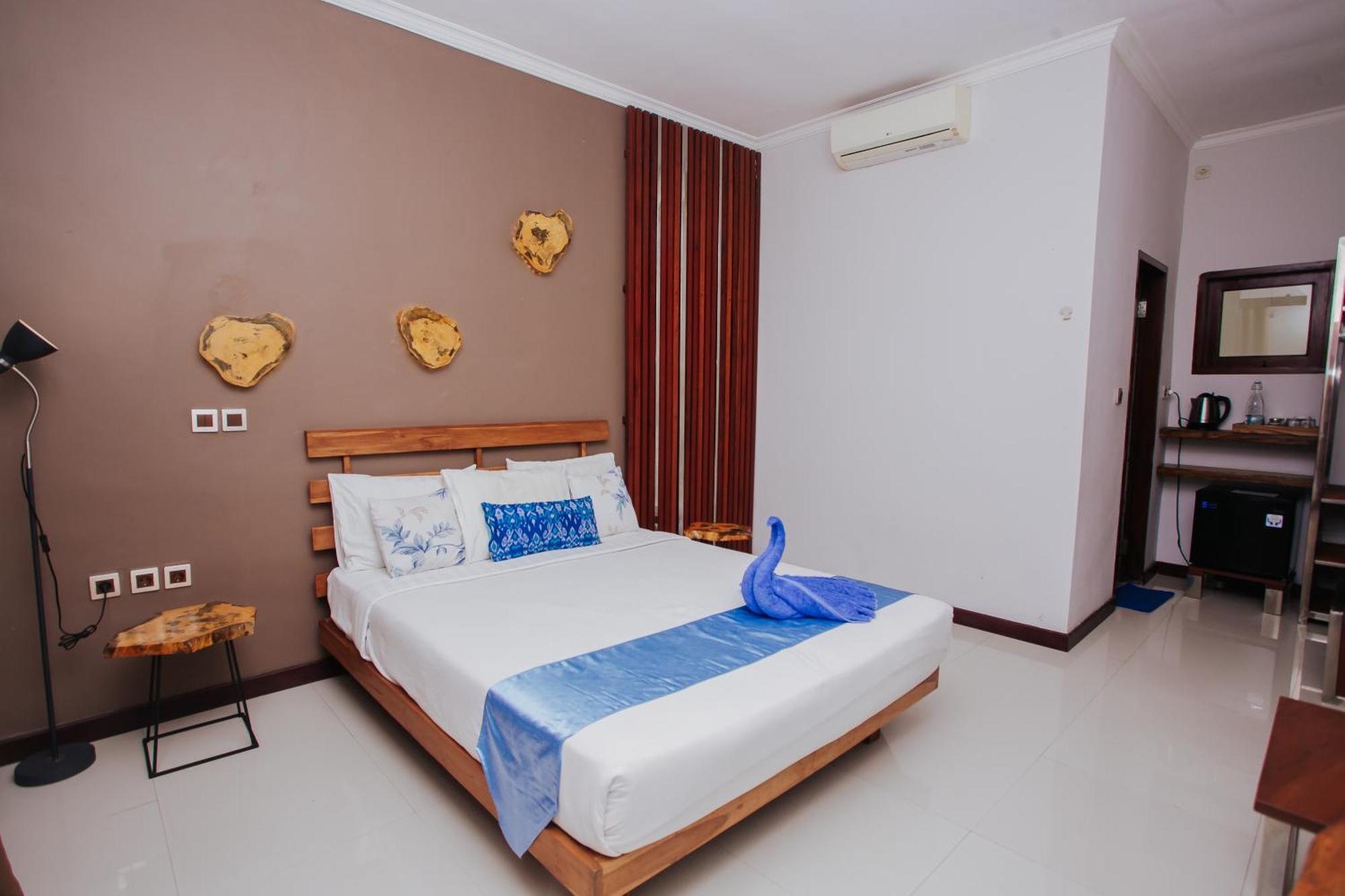 Medana Bay Marina Hotel Paloh Exterior photo
