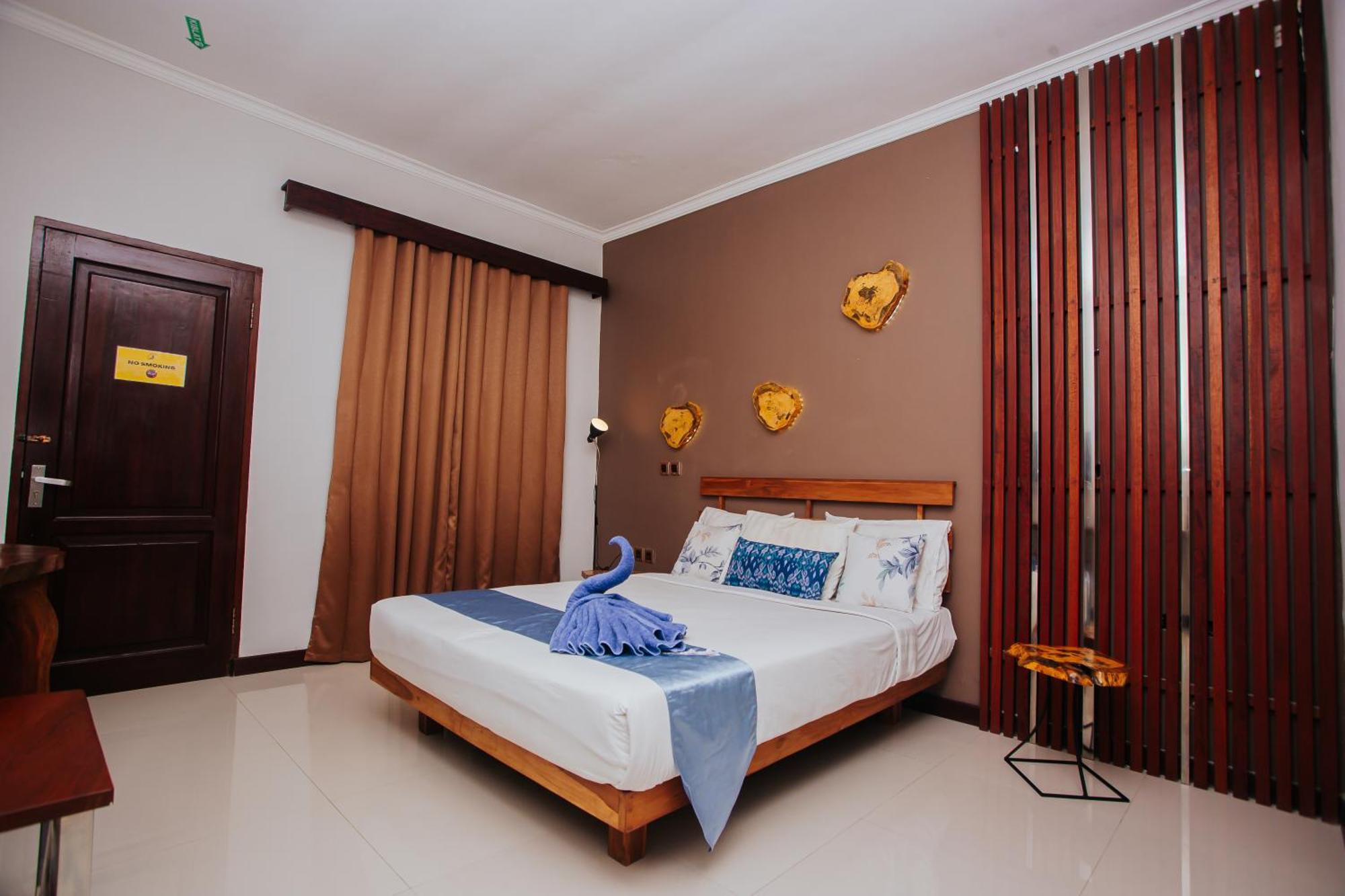 Medana Bay Marina Hotel Paloh Exterior photo